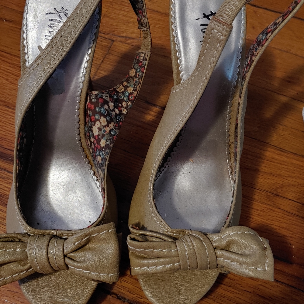 Shoes - Picture 2 of 2